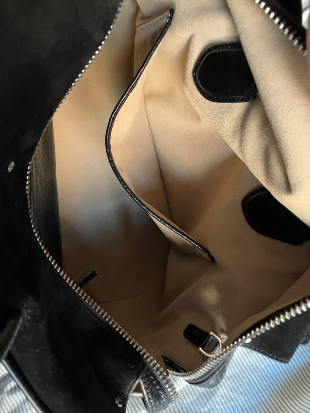 Tory Burch Larger Mercer Distressed Leather - Picture 9 of 13